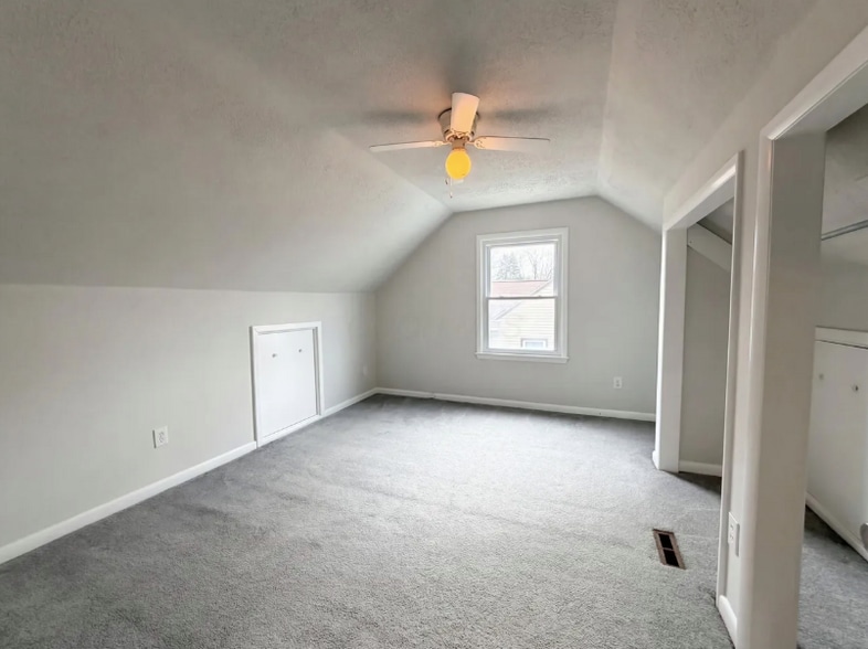 Building Photo - 413 Sherwood Dr W