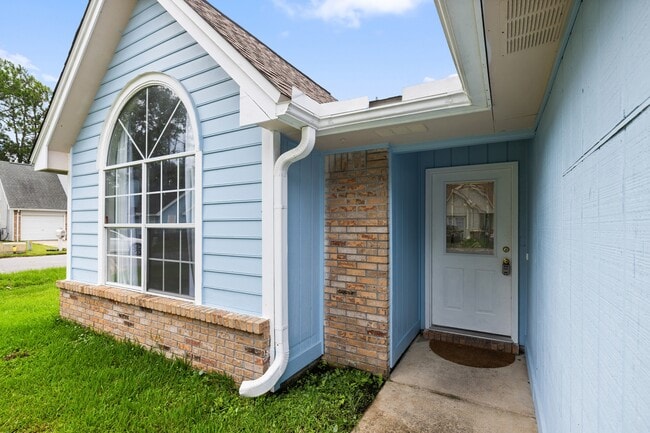 Building Photo - 3045 Yorktown Cir
