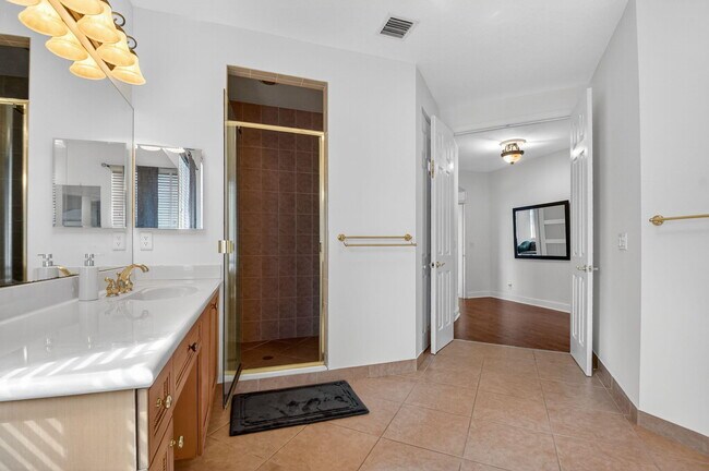 Building Photo - 9826 Vía Amati