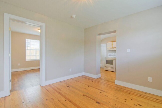 Building Photo - Knoxville 37917 - 2 bedroom, 1 bath home -...