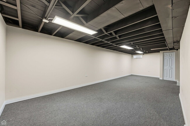 Building Photo - 805 Norfolk Ave
