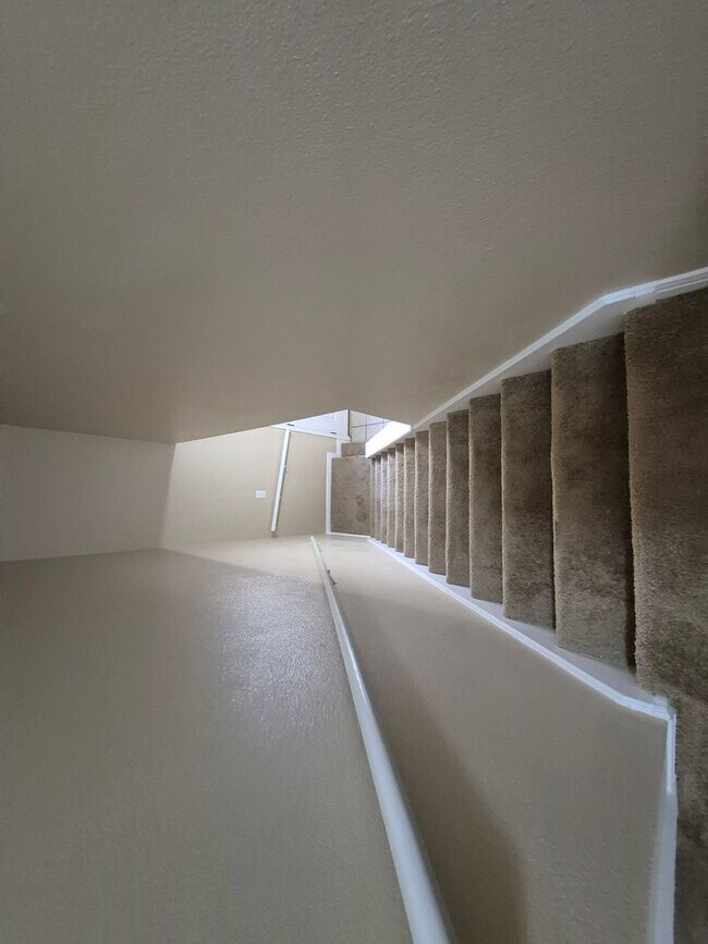 Building Photo - 5907 Deer Lake Dr