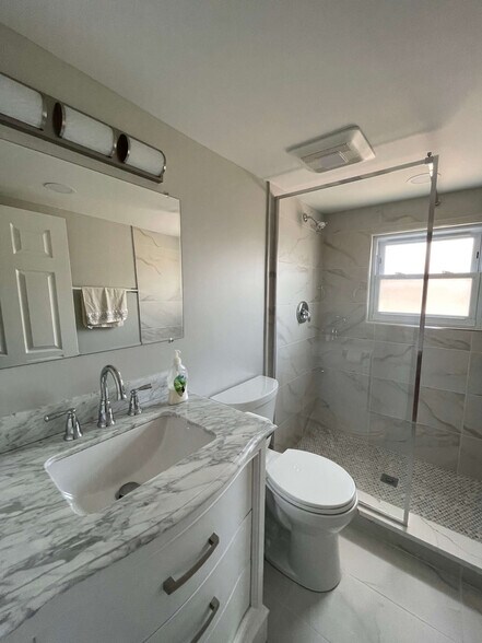 Building Photo - 7659 W Sunset Dr