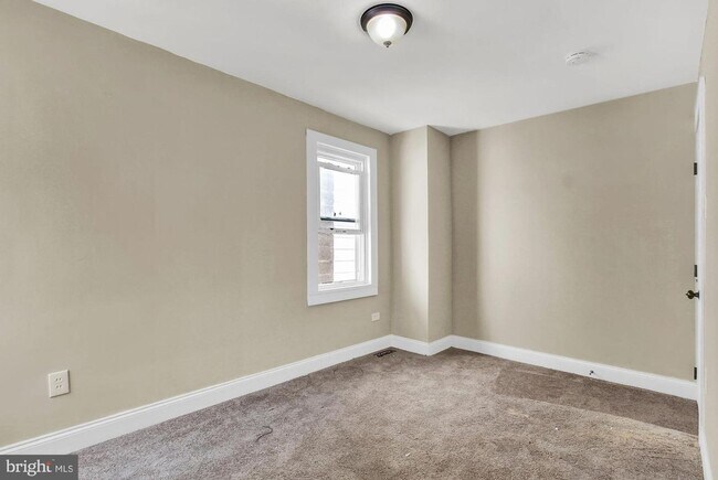 Building Photo - 3 Bedroom Duplex in Penbrook Boro.