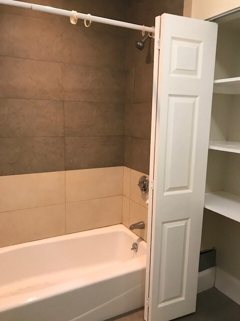 Building Photo - 14 Schiller St