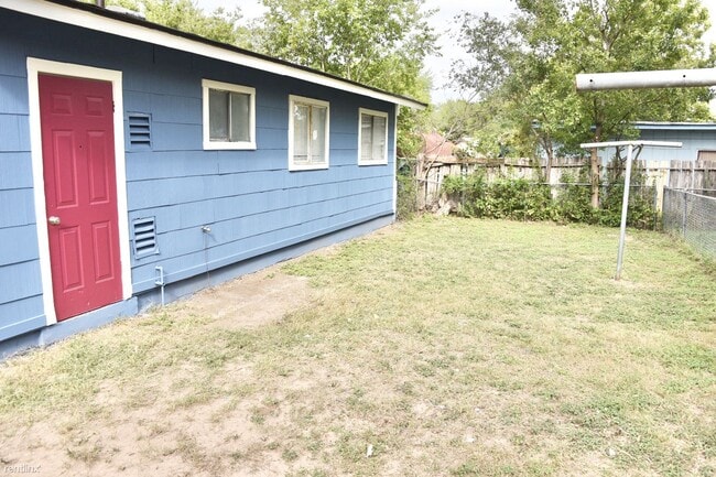 Building Photo - 3 br, 1 bath House - 6310 Brownleaf St