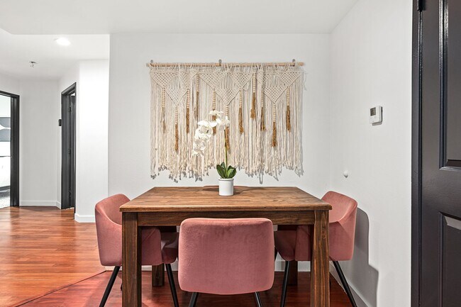 Building Photo - 10777 Ashton Ave