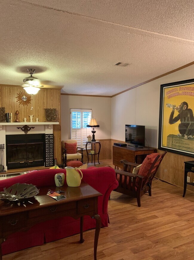 Building Photo - Furnished spacious 3/2.5 home. Corporate a...
