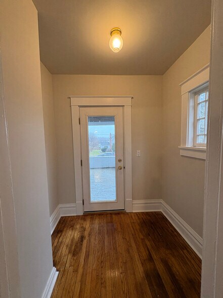 Building Photo - 530 High St