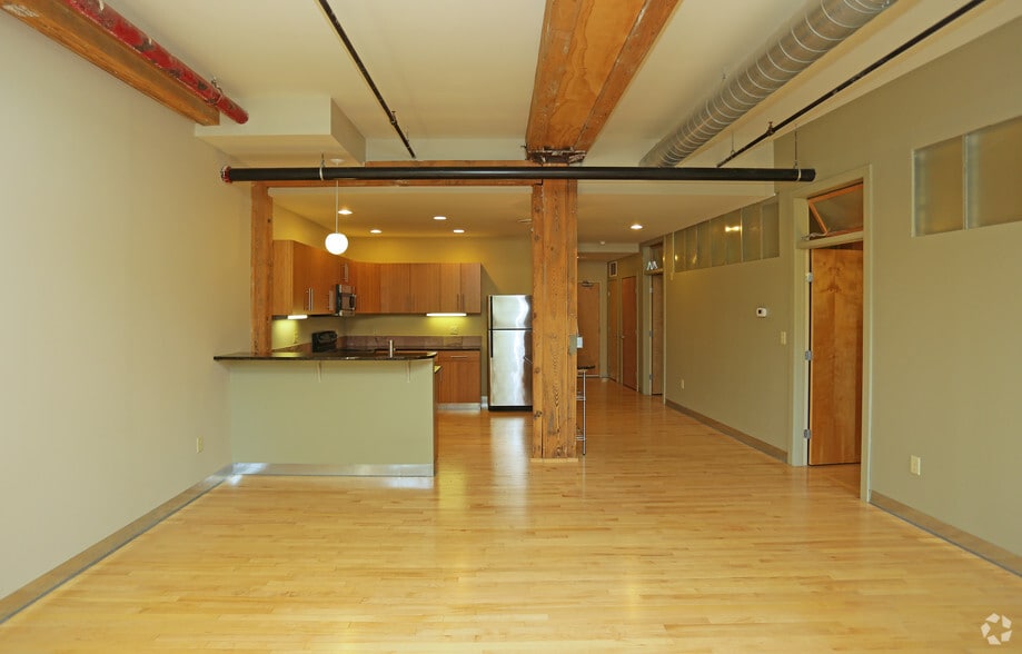 Primary Photo - Lakefront Lofts