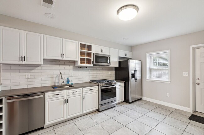 Building Photo - 1717 Annin St