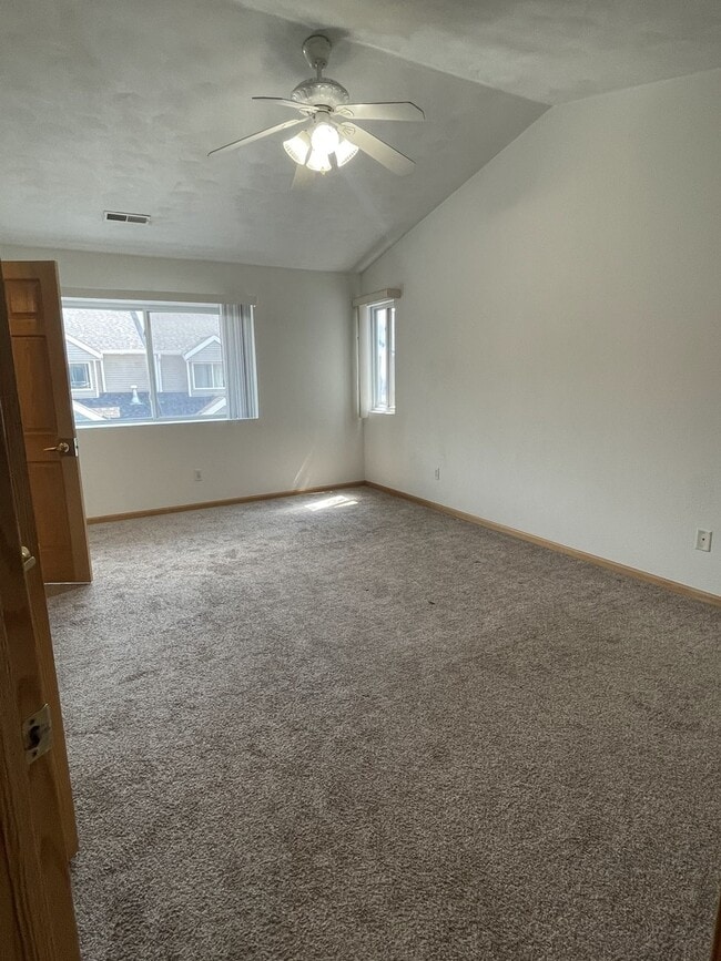 Building Photo - 6032 Park Ridge Rd