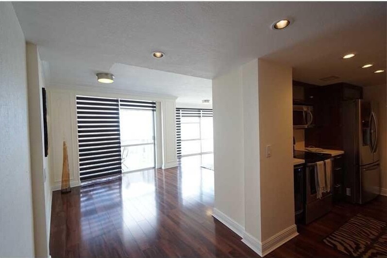 Living Room - 900 Bay Dr