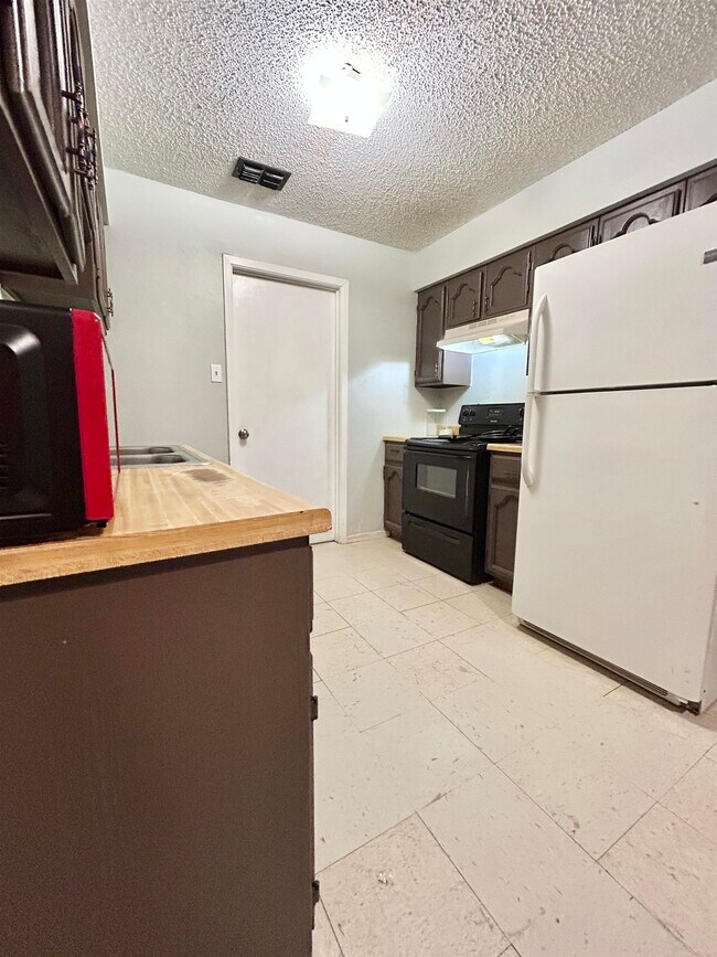 Building Photo - 1219 Willow St