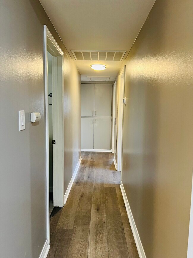 Building Photo - 824 N San Diego Ave