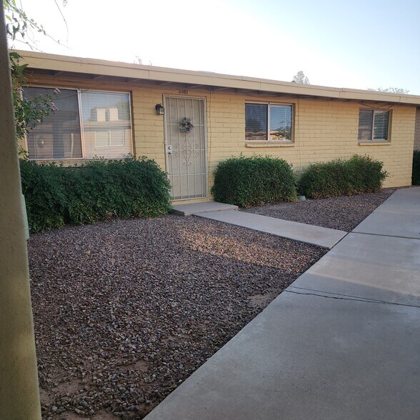Building Photo - 3001 E Blacklidge Dr