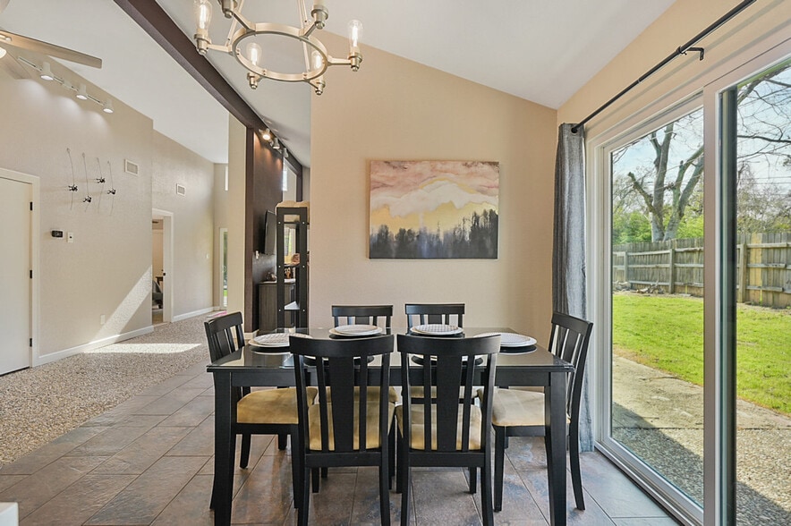 Building Photo - 1409 Clement Ct