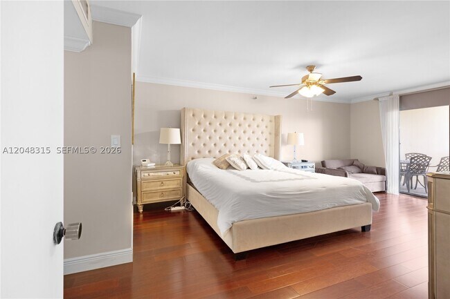 Building Photo - 6423 Collins Ave
