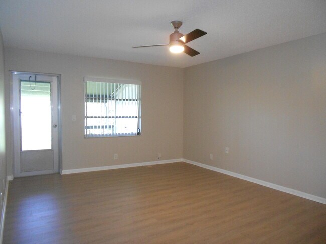 Building Photo - 13809 Royal Palm Ct