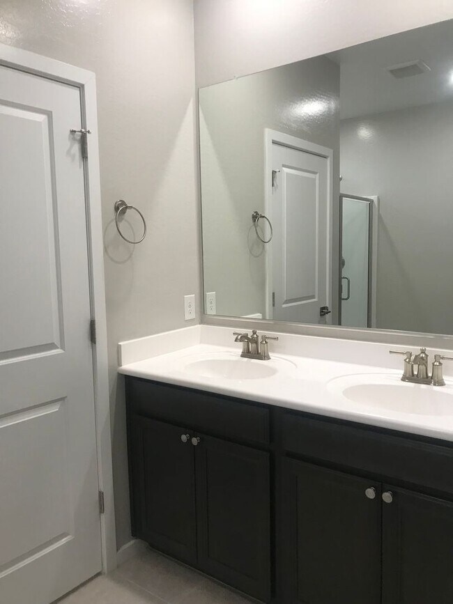 Building Photo - Beautiful Newer 3 bedroom Home Sweetwater ...