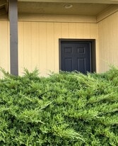 Building Photo - 5553 Glenridge Way