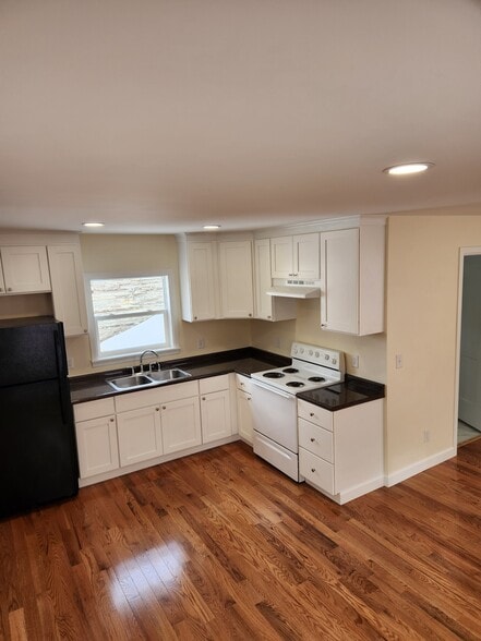 Kitchen - 97 Loomis St