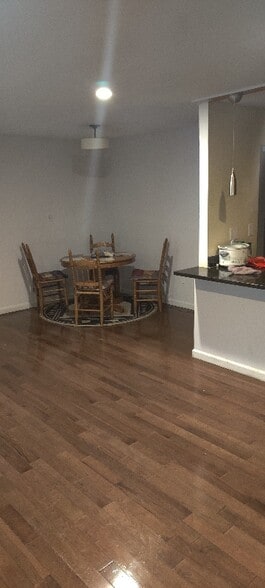 Building Photo - 582 Wilson Bridge Dr