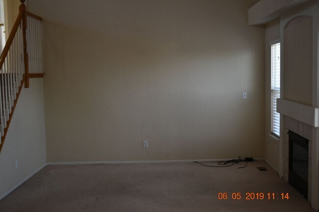 Building Photo - Large Parker Home 3 bed, 3 bath Nearly 2K ...