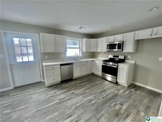 Building Photo - 138 Chestnut St