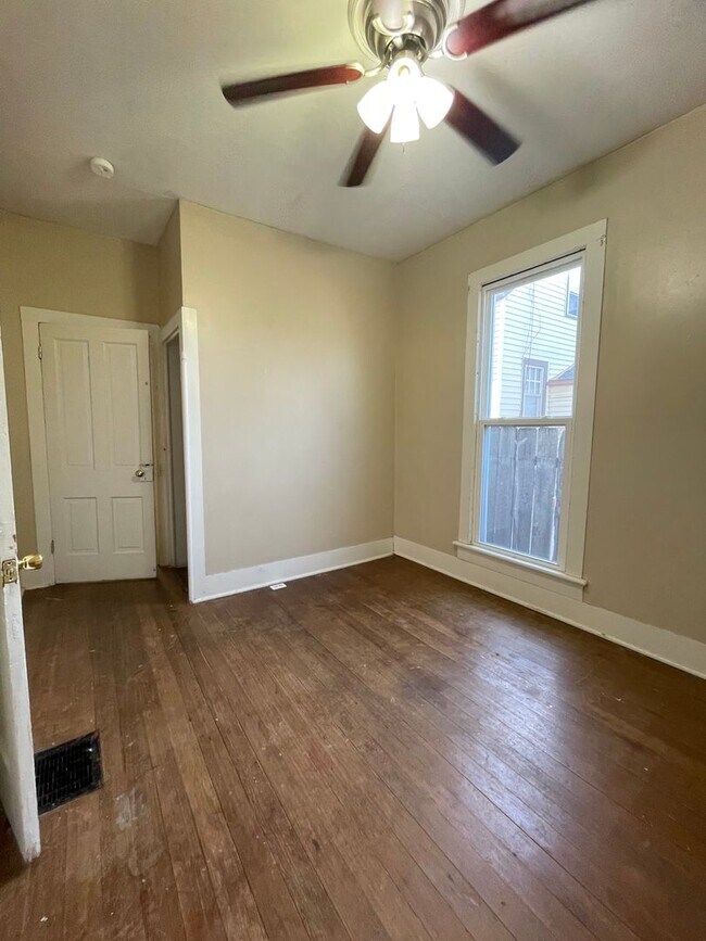 Building Photo - 1113 Constitution St