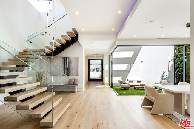 Building Photo - 14822 Hesby St