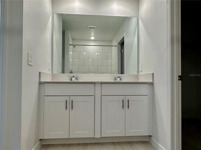 Building Photo - 17761 Pleasantview Blvd