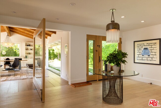 Building Photo - 6048 Philip Ave