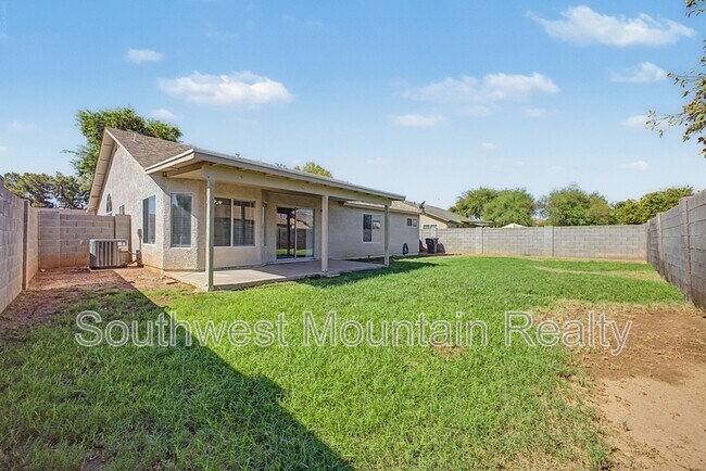 Building Photo - 2272 E Remington Pl