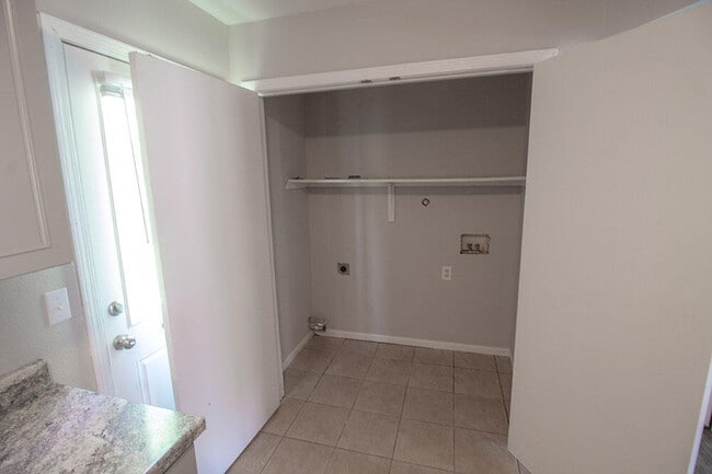 Building Photo - 1425 Greensboro Dr