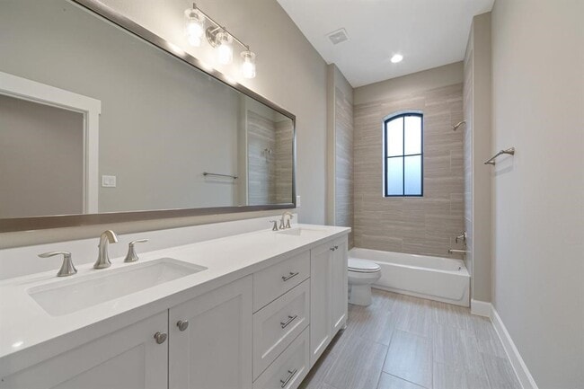 Building Photo - 1119 E 27th St