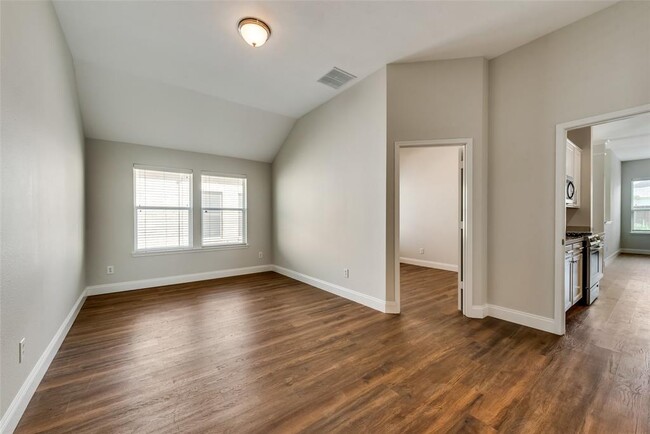 Building Photo - 10733 Vista Heights Blvd