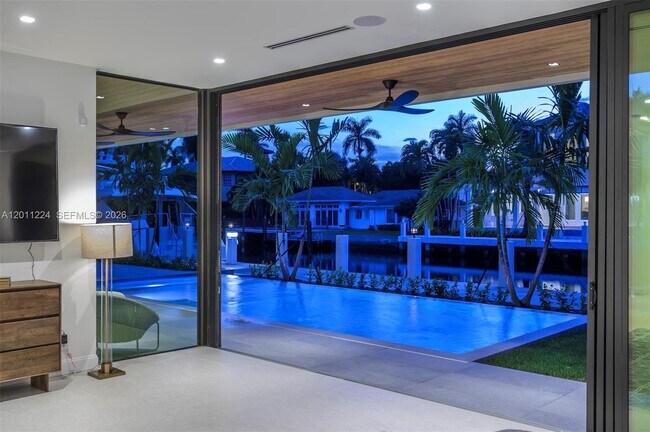 Building Photo - 401 Royal Plaza Dr