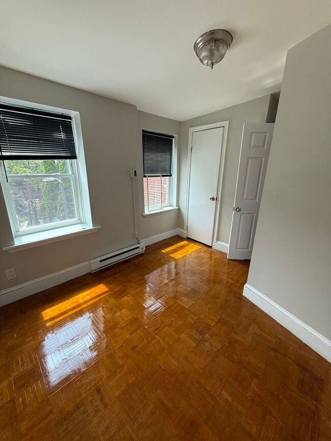 Building Photo - Beautiful 2BR home in Port Richmond