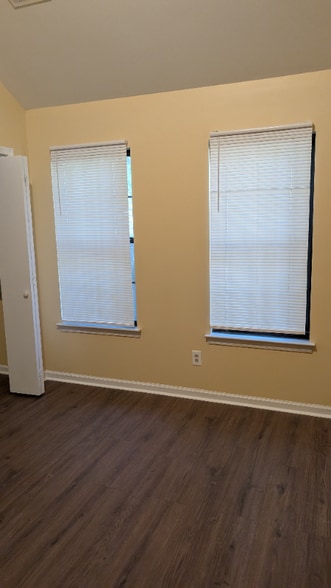 Building Photo - 663 Lagrange Pk Cv