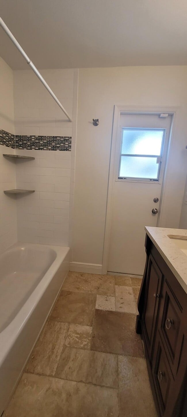 Building Photo - 524 Indigo Ave