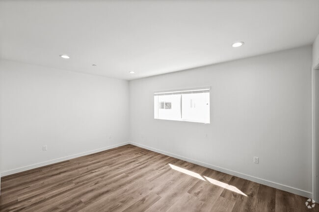 3BR, 3.5BA - 1500SF - Bedroom - Hazetline 10