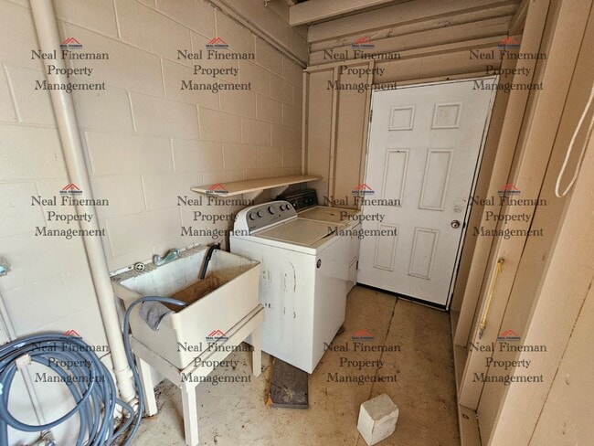 Building Photo - Studio/1 Bathroom Apartment. 60 steps walk up to the apartment. No parking. Rented as shown