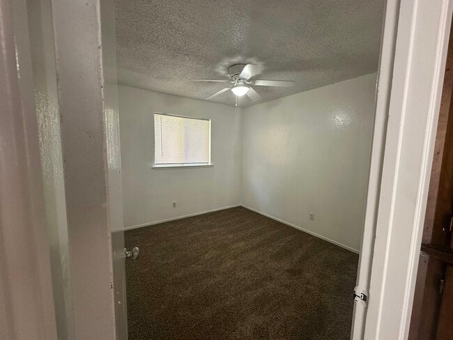 Building Photo - 1711 E Paradise Ave