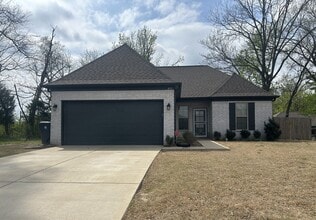 Building Photo - 401 Park St