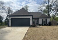 Building Photo - 401 Park St