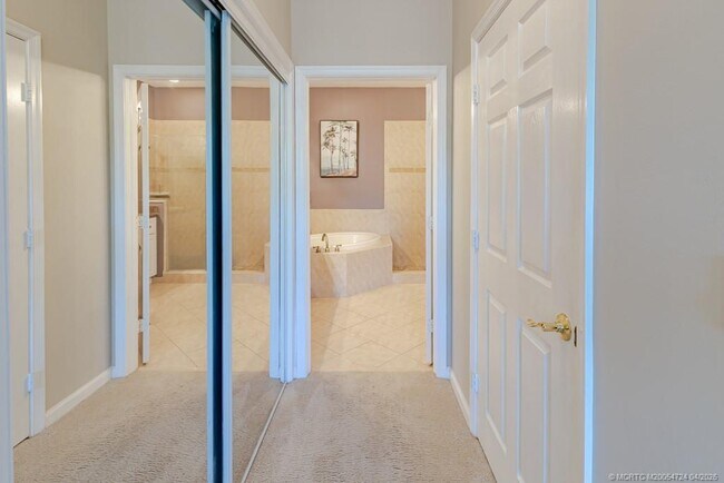 Building Photo - 2371 SW Carriage Hill Terrace