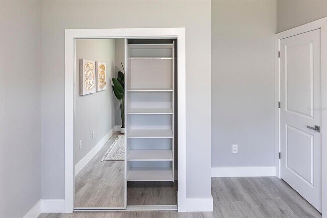 Building Photo - 27117 Treadmill Dr