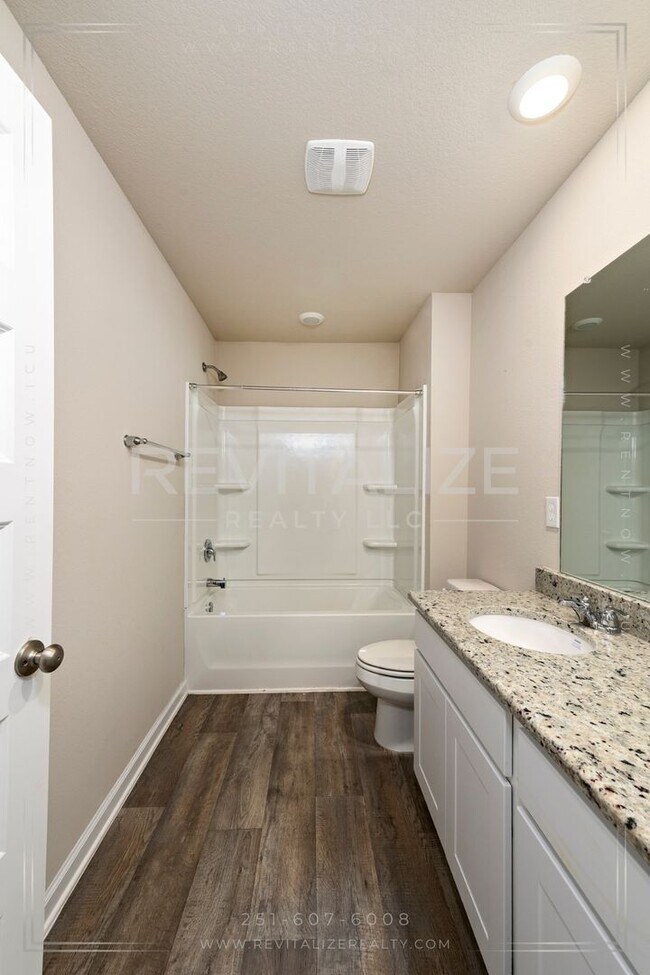 Building Photo - Stunning 2-Story House in Spanish Fort!