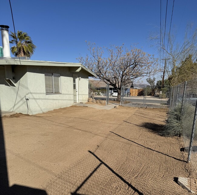 Building Photo - 5958 El Reposo St